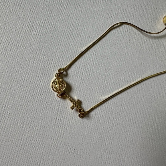 Gold cross bracelet - Picture 3 of 4